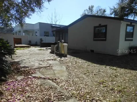 8421 N Orangeview Avenue Tampa FL 33617