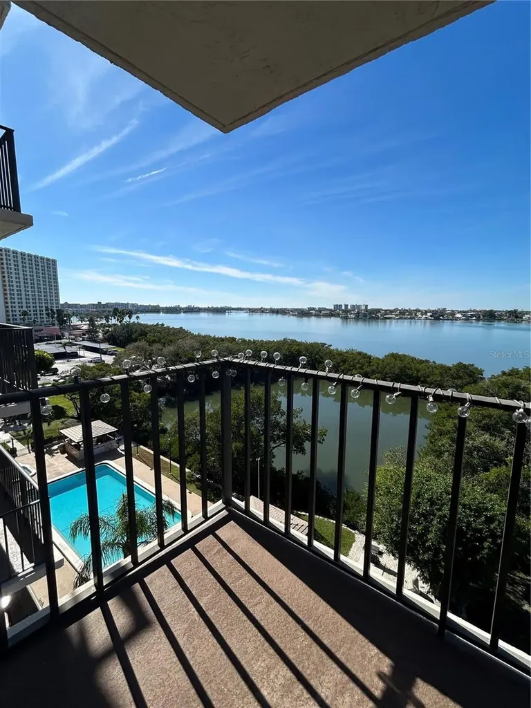 7050 Sunset Drive S South Pasadena FL 33707