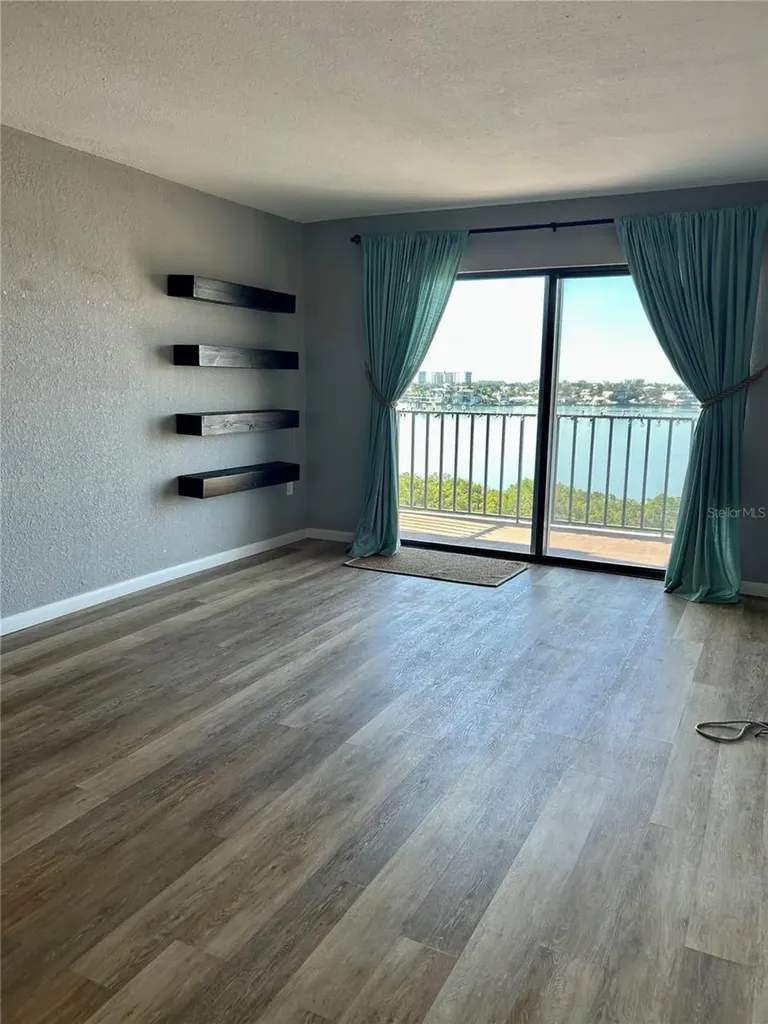 7050 Sunset Drive S South Pasadena FL 33707