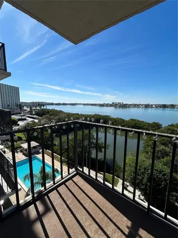 7050 Sunset Drive S South Pasadena FL 33707