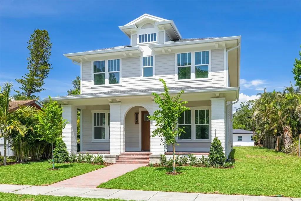 2011 10th Street N St Petersburg FL 33704