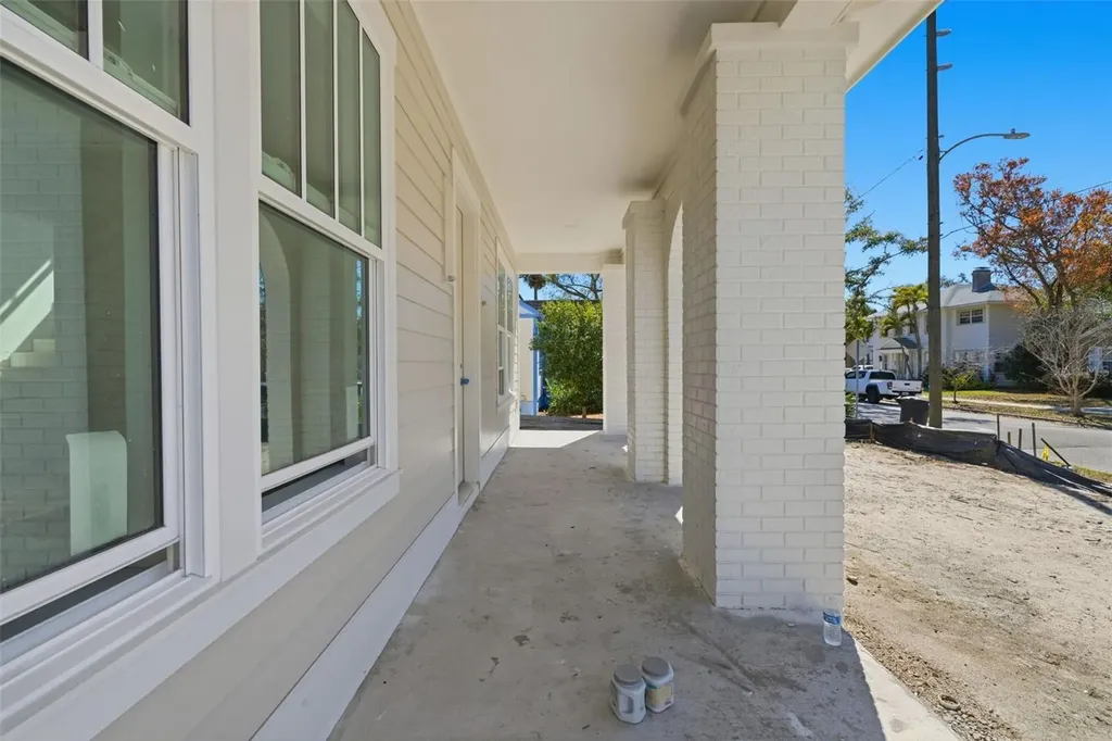 2011 10th Street N St Petersburg FL 33704