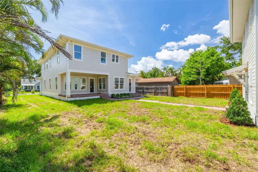 2011 10th Street N St Petersburg FL 33704