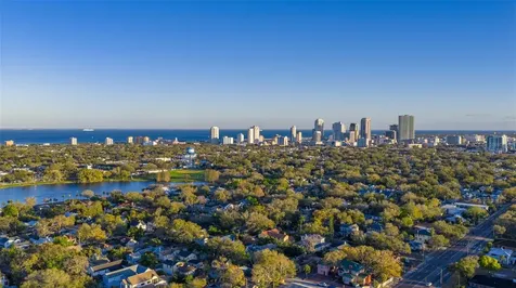 2011 10th Street N St Petersburg FL 33704