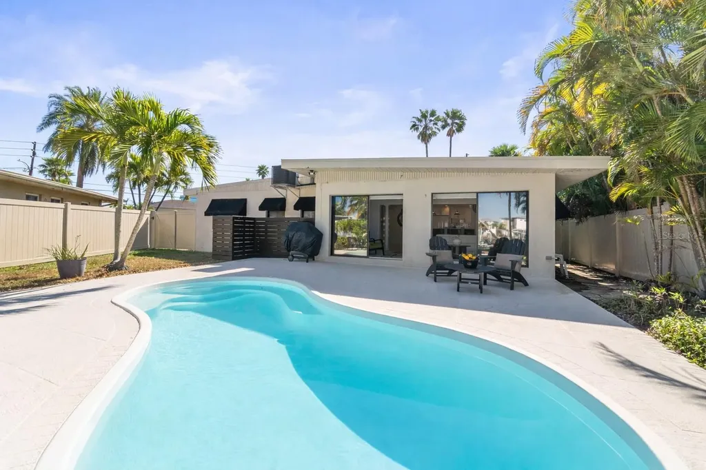 402 161st Avenue Redington Beach FL 33708