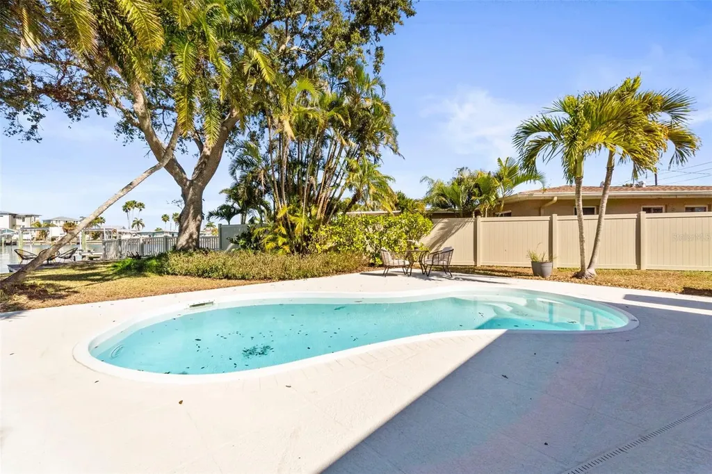 402 161st Avenue Redington Beach FL 33708