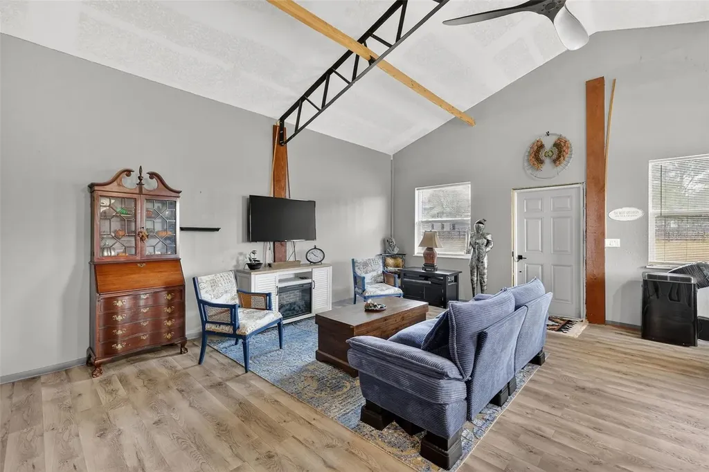 4564 County Road 103g Oxford FL 34484