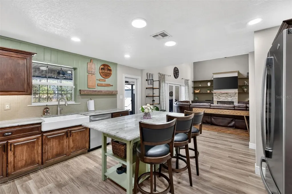 4564 County Road 103g Oxford FL 34484