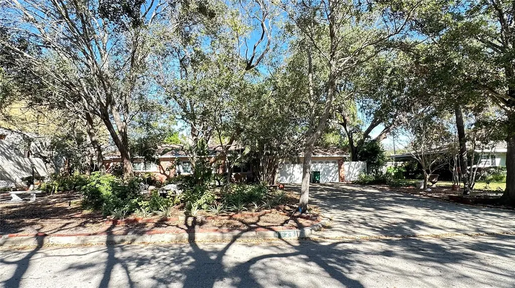 4625 W Longfellow Avenue Tampa FL 33629