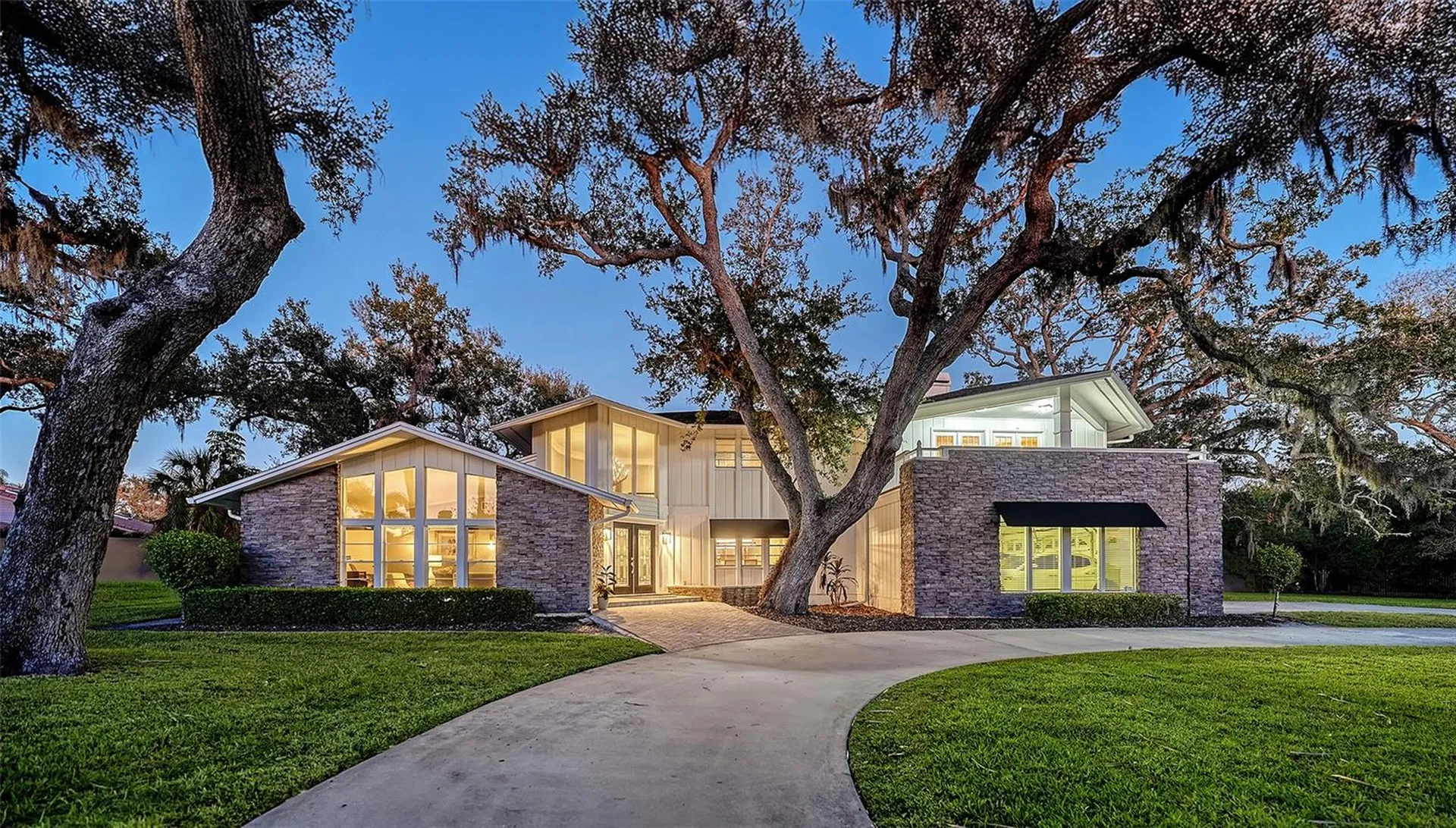 8864 Enclave Court, Sarasota FL 34238, MLS# A4678439 | Michael