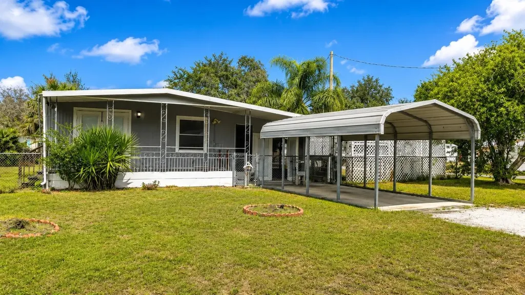 1158 Cr 439 Lake Panasoffkee FL 33538