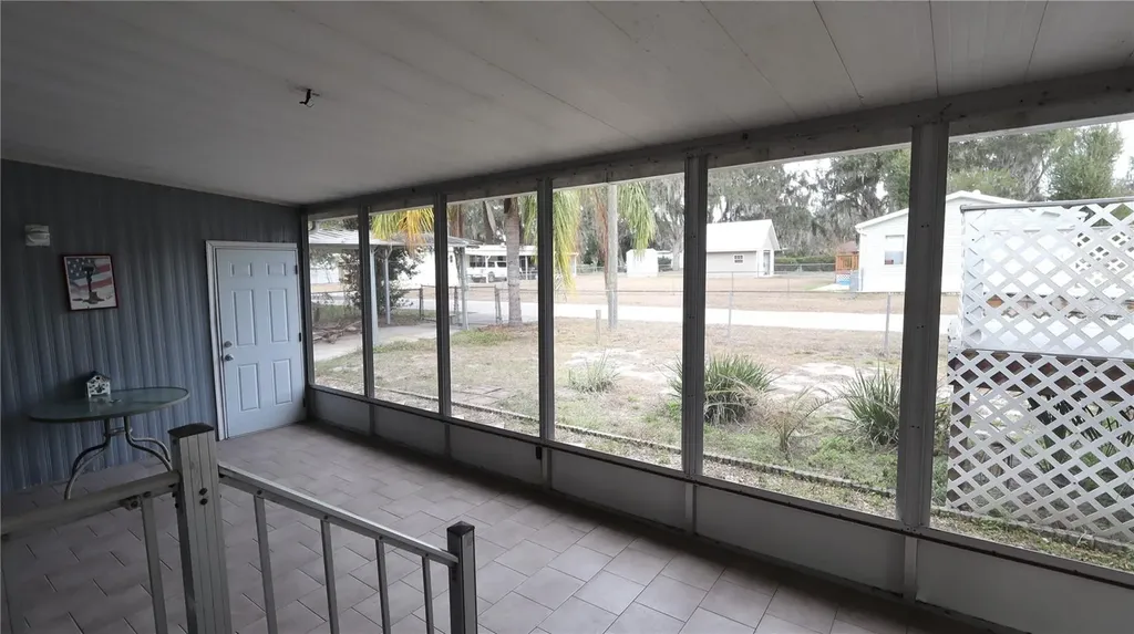 1158 Cr 439 Lake Panasoffkee FL 33538
