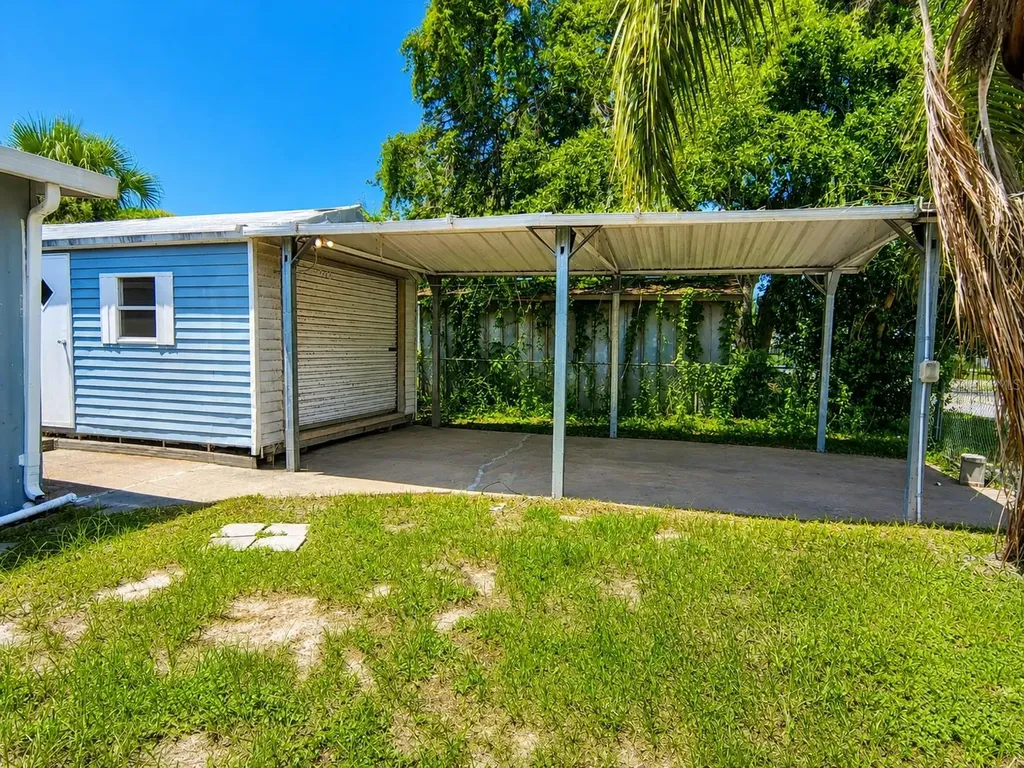 1158 Cr 439 Lake Panasoffkee FL 33538