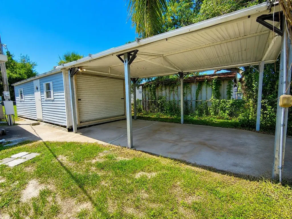 1158 Cr 439 Lake Panasoffkee FL 33538