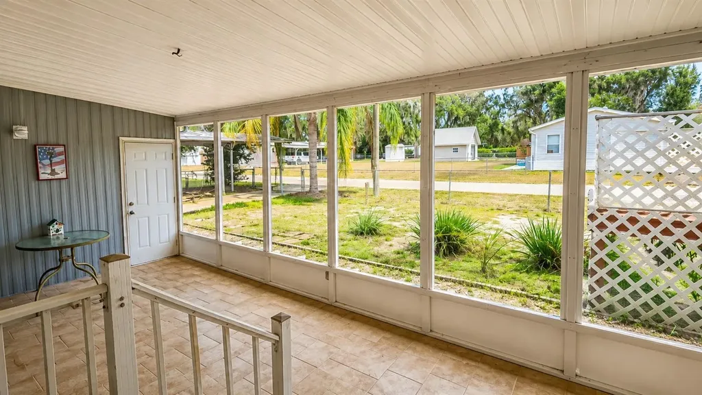 1158 Cr 439 Lake Panasoffkee FL 33538