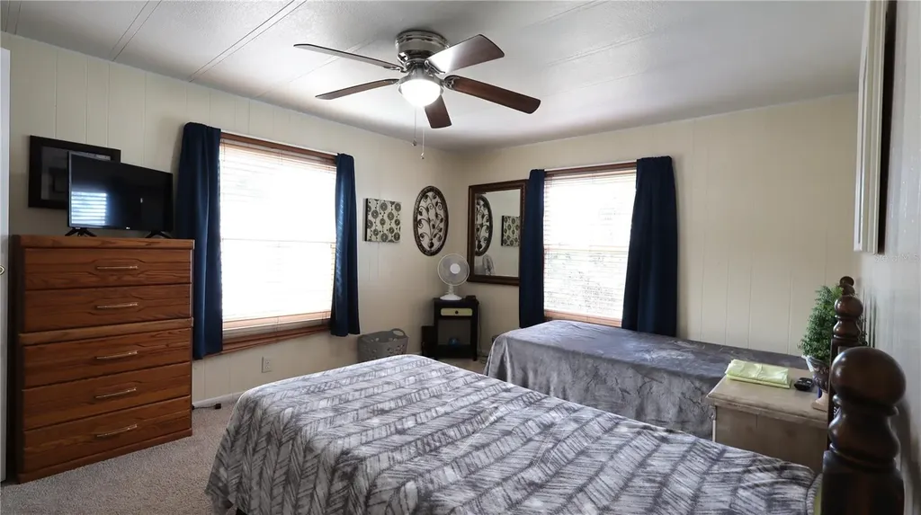 1158 Cr 439 Lake Panasoffkee FL 33538