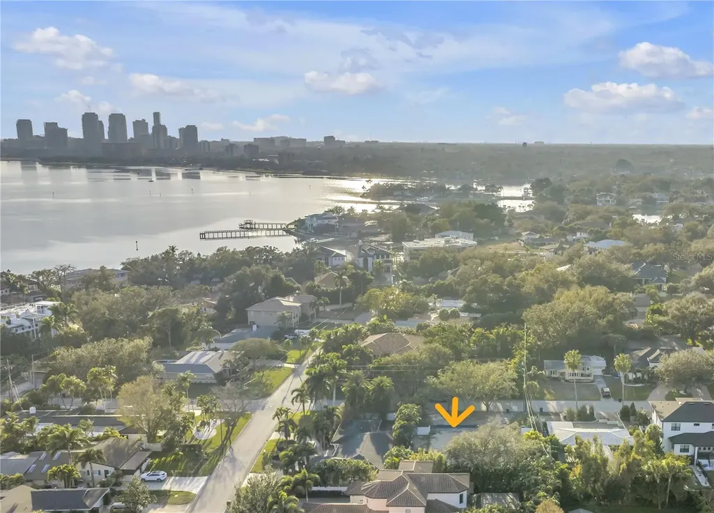 211 Toledo Way NE St Petersburg FL 33704