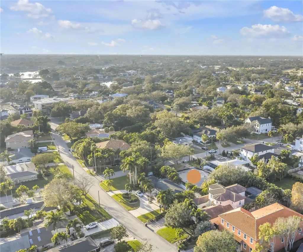 211 Toledo Way NE St Petersburg FL 33704