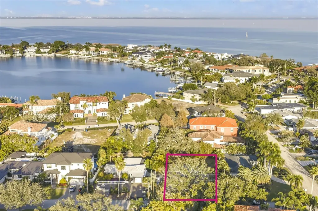 211 Toledo Way NE St Petersburg FL 33704