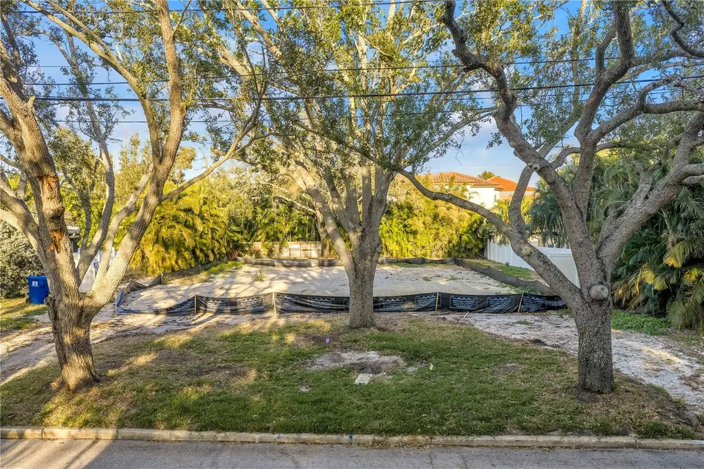 211 Toledo Way NE St Petersburg FL 33704