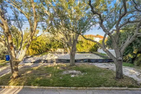 211 Toledo Way NE St Petersburg FL 33704
