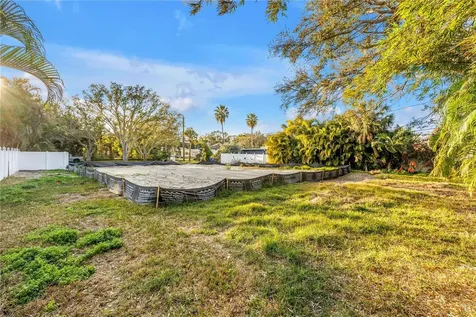 211 Toledo Way NE St Petersburg FL 33704