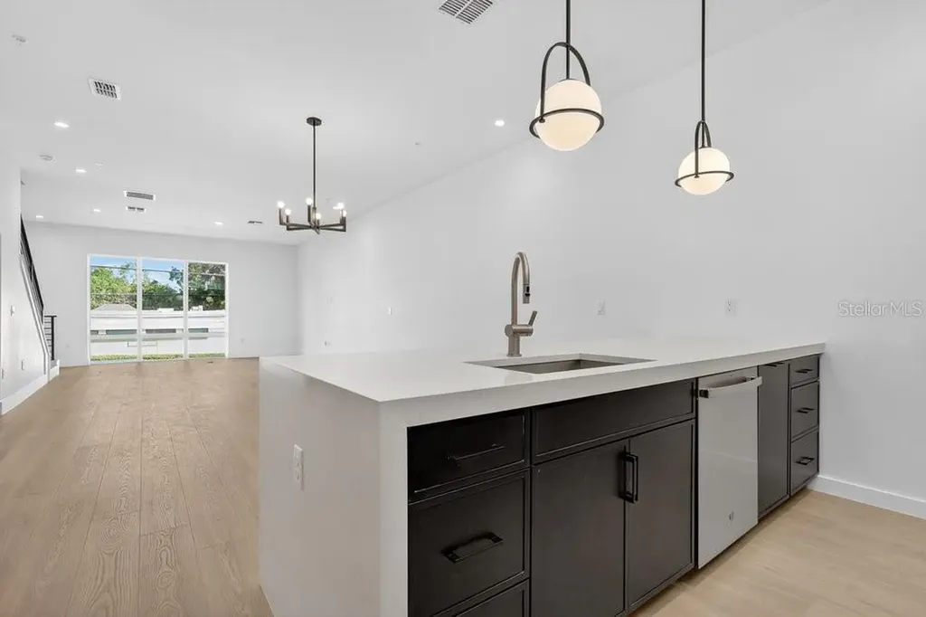 1008 E Robinson Orlando FL 32801