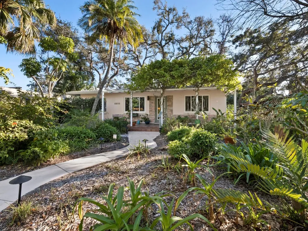 1642 Catalonia Lane Sarasota FL 34239