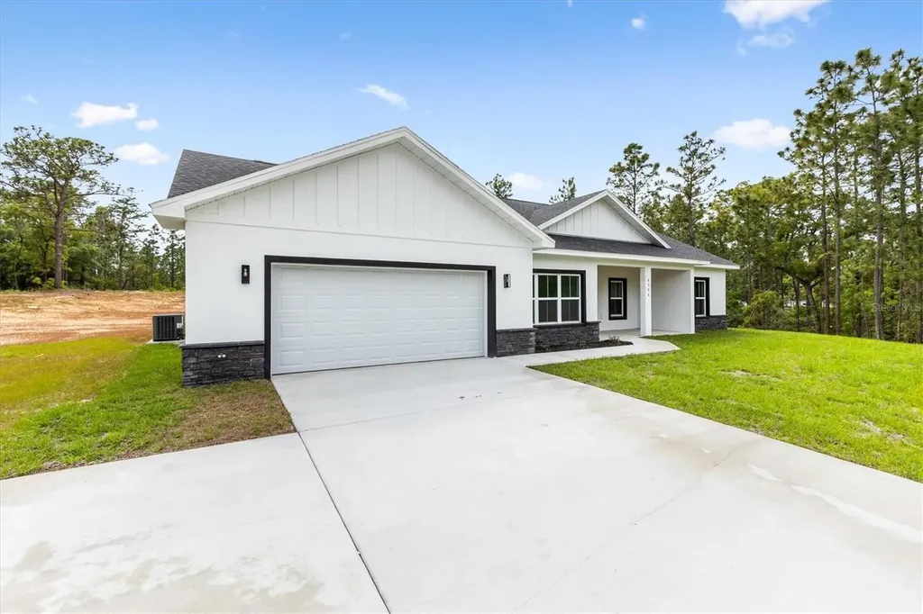 8506 County Road 243 Wildwood FL 34785
