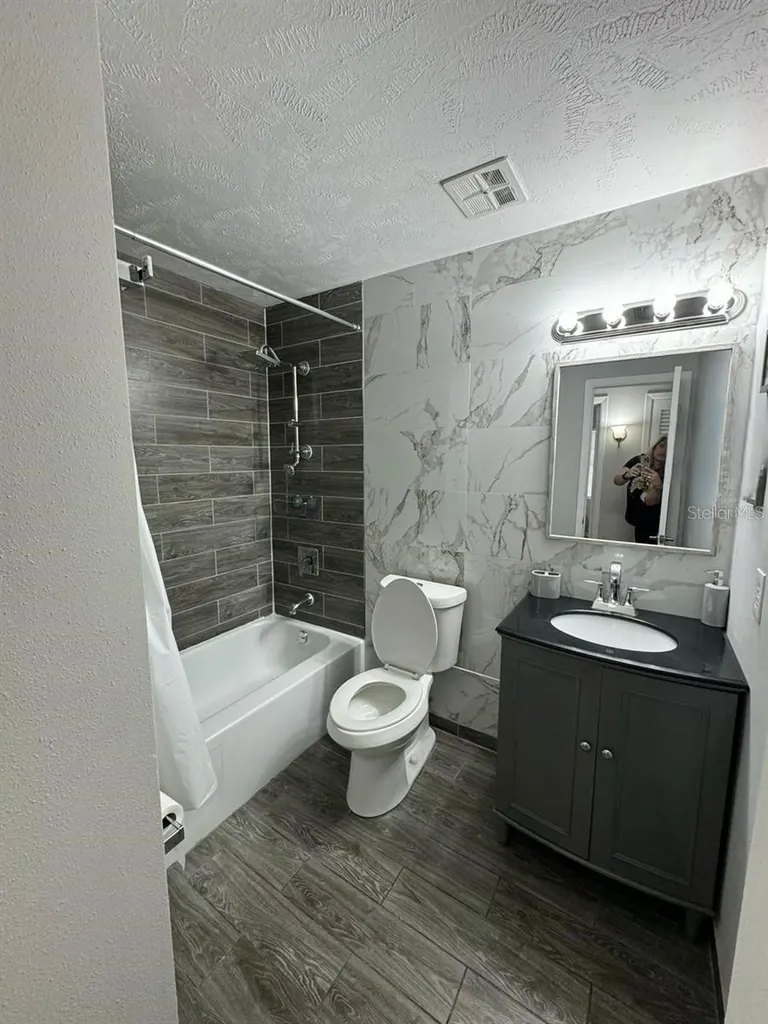 1649 W Oak Ridge Road Orlando FL 32809