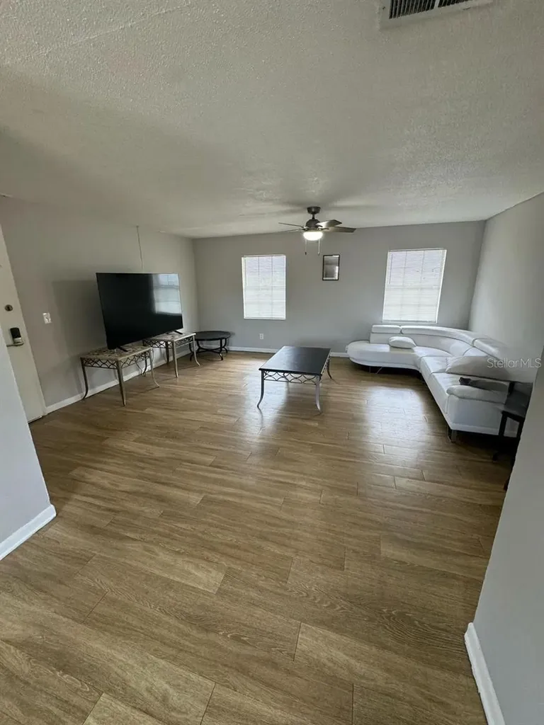 1649 W Oak Ridge Road Orlando FL 32809
