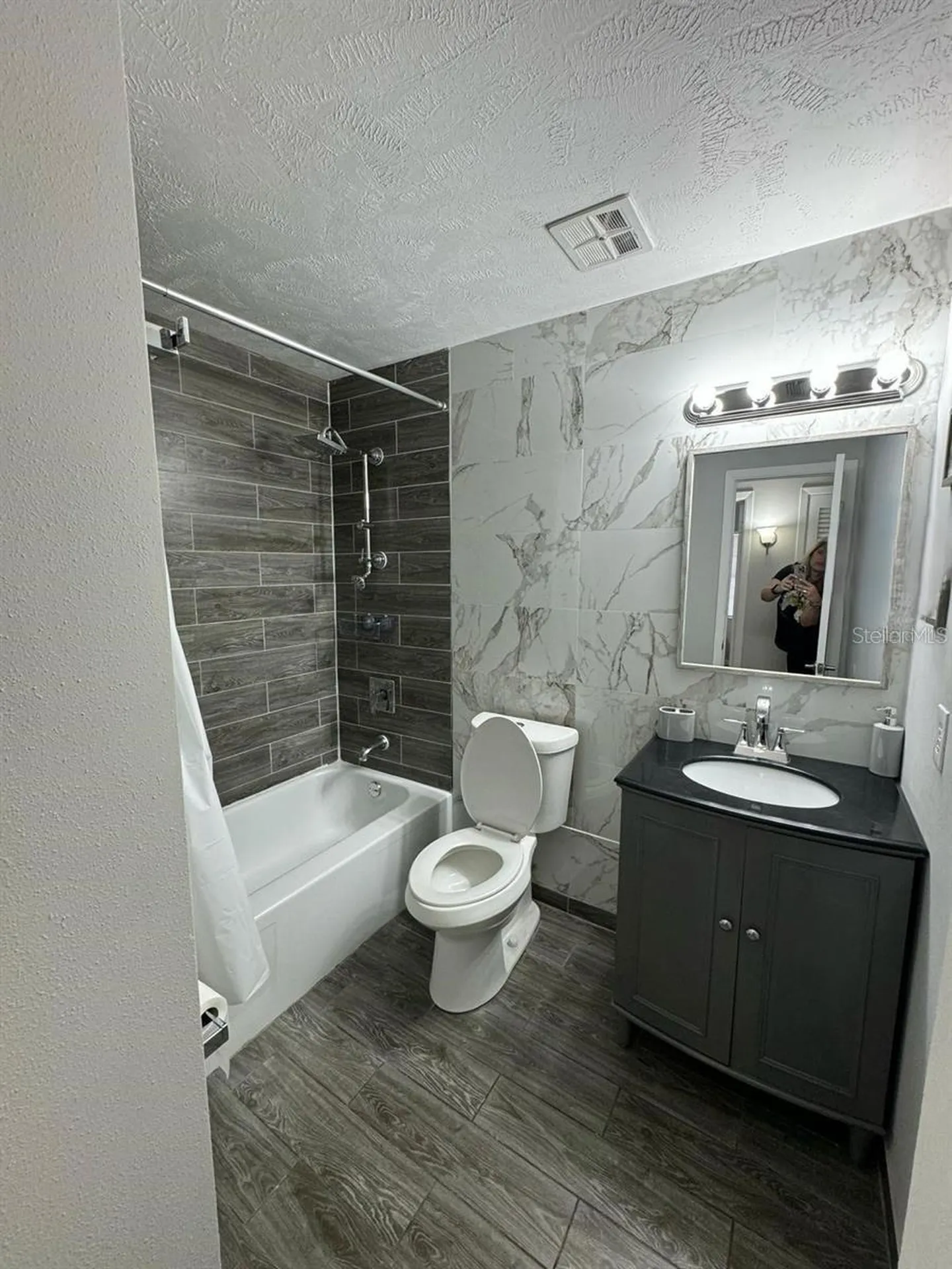 1649 W Oak Ridge Road Orlando FL 32809