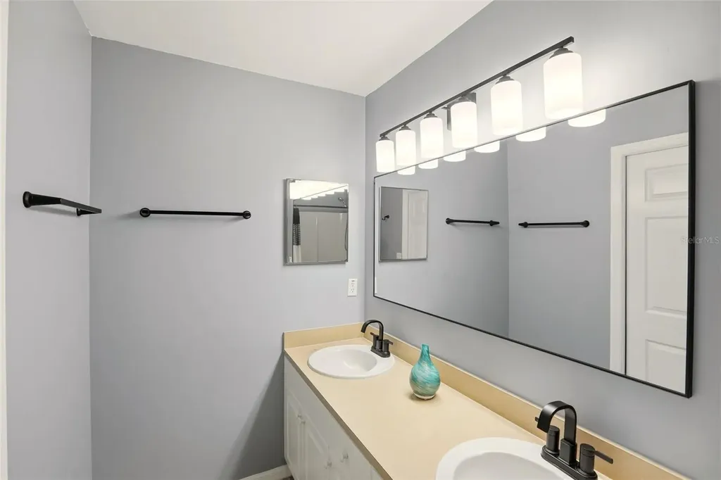 515 NE 5th Place Cape Coral FL 33909