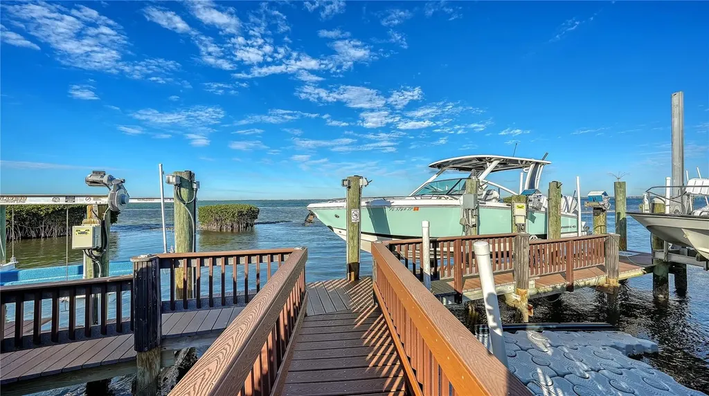 3530 Mistletoe Lane Longboat Key FL 34228