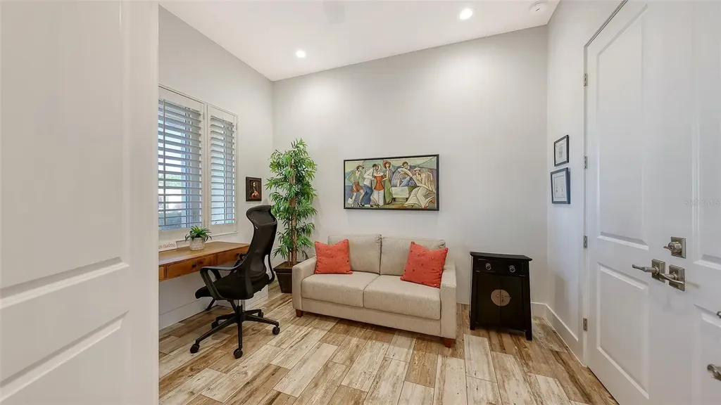 4756 Ringwood Meadow Sarasota FL 34235