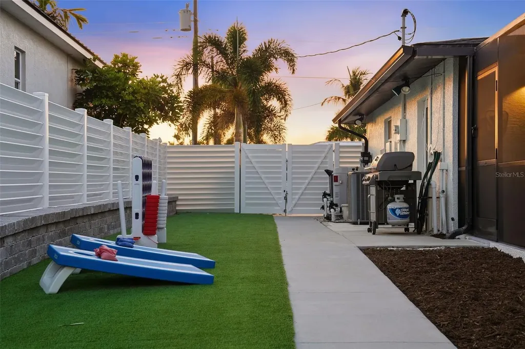 3915 Coconut Terrace Bradenton FL 34210