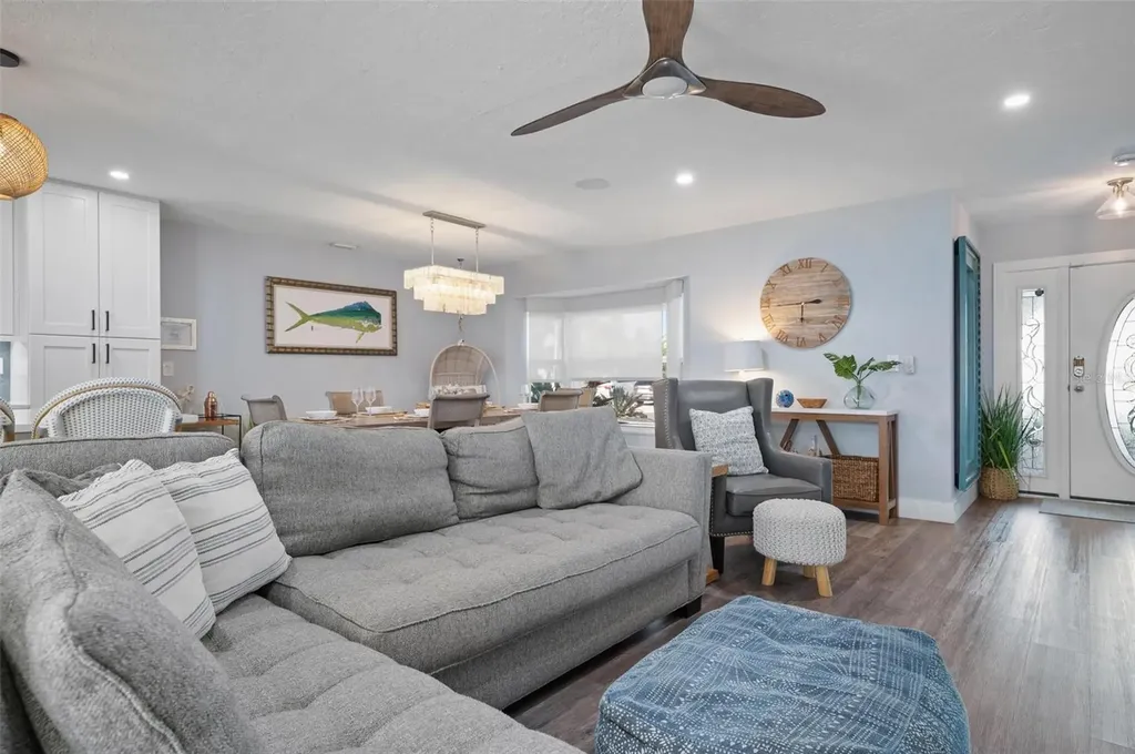 3915 Coconut Terrace Bradenton FL 34210