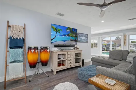 3915 Coconut Terrace Bradenton FL 34210