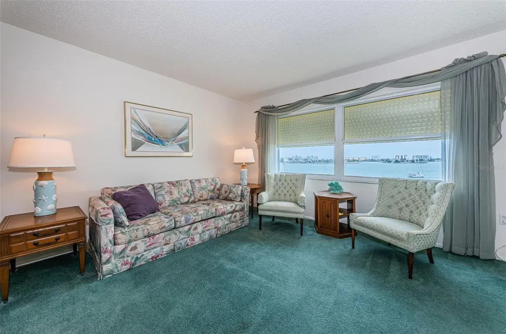 4525 Cove Circle St Petersburg FL 33708