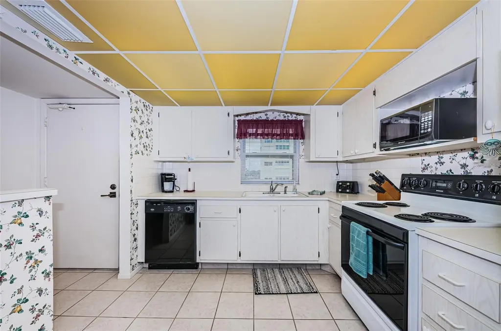 4525 Cove Circle St Petersburg FL 33708