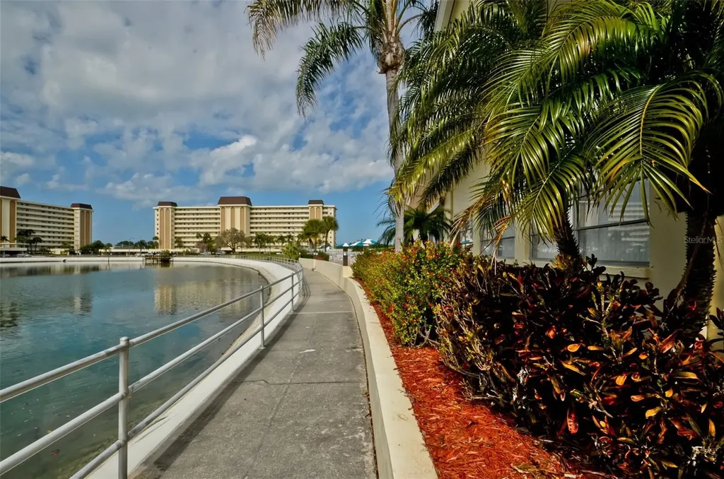 4525 Cove Circle St Petersburg FL 33708
