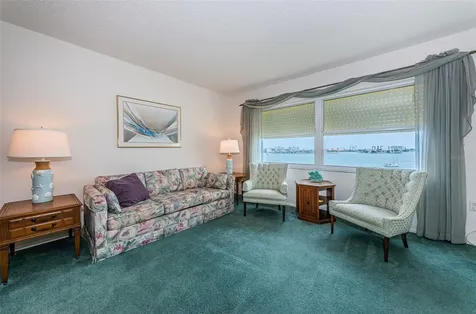 4525 Cove Circle St Petersburg FL 33708