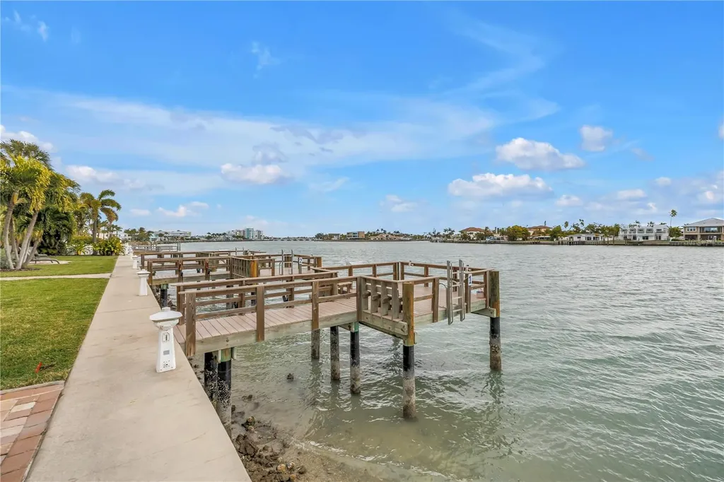 10265 Gulf Boulevard St Petersburg FL 33706