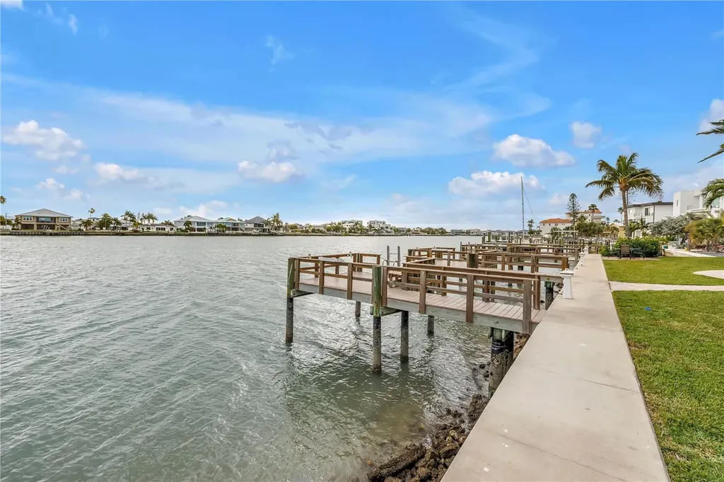 10265 Gulf Boulevard St Petersburg FL 33706