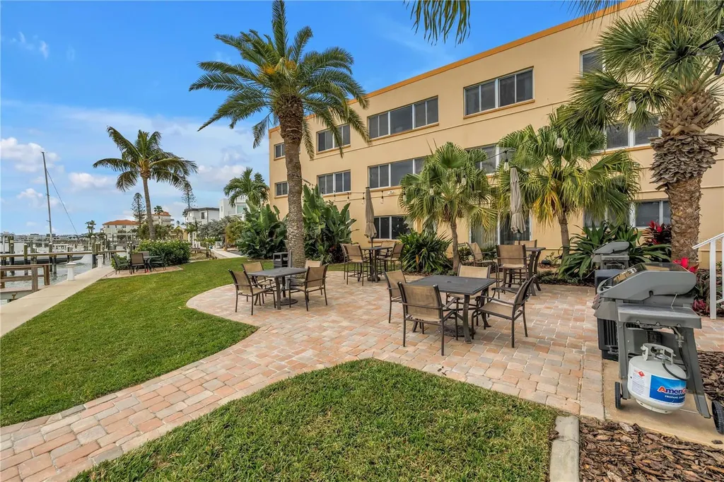 10265 Gulf Boulevard St Petersburg FL 33706