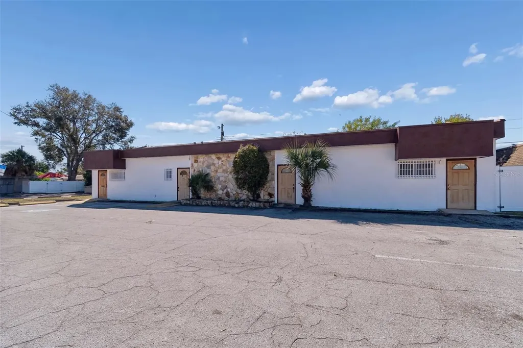 1152 62nd Avenue S St Petersburg FL 33705