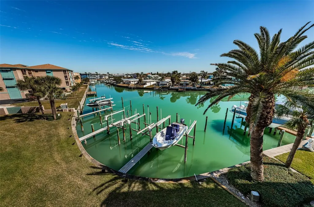 11595 Gulf Boulevard St Petersburg FL 33706