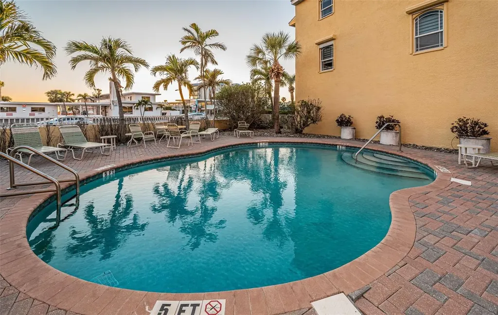 11595 Gulf Boulevard St Petersburg FL 33706