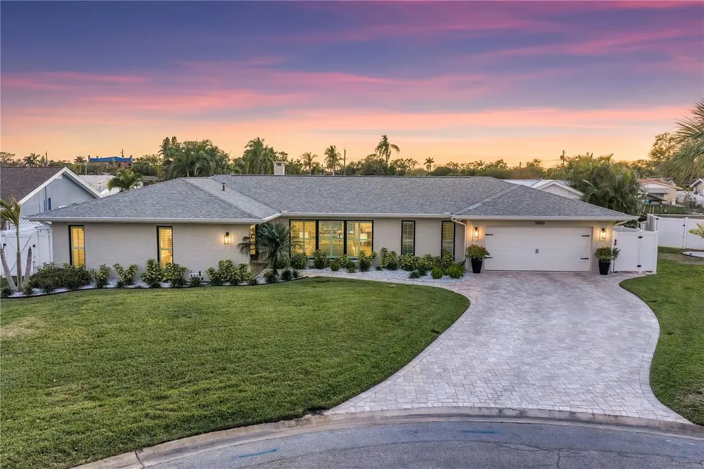 5166 Horseshoe Place NE St Petersburg FL 33703