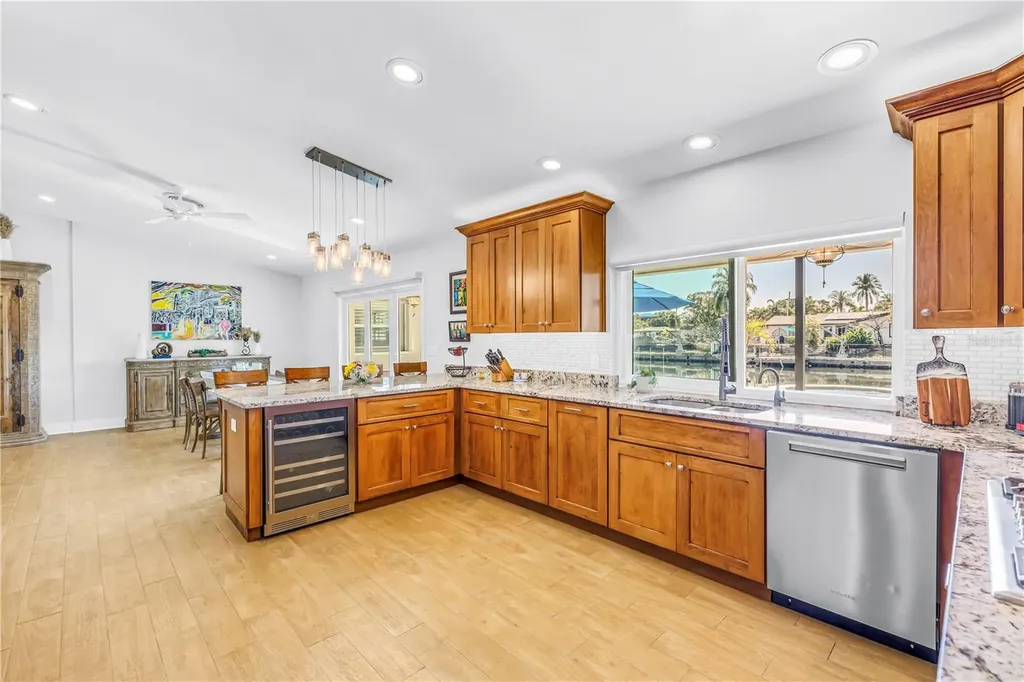 5166 Horseshoe Place NE St Petersburg FL 33703